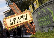 《Beetlejuice》(Beetlejuice)再次登顶;保守派纪录片《我是种族主义者》跻身票房前五